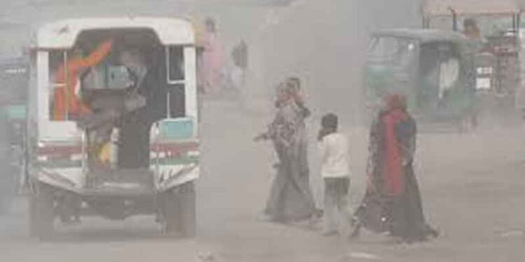 দূষিত শহরের তালিকায় আজ চতুর্থ ঢাকা