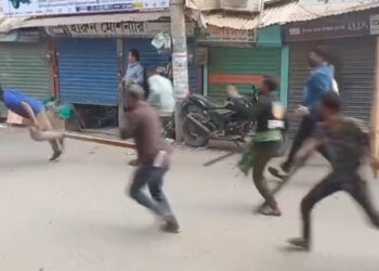 রণক্ষেত্র কুমিল্লাঃ স্বতন্ত্র প্রার্থীর প্রচারণায় বাধা, গাড়ি ভাঙচুর