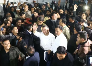 দুলাভাই দুলাভাই স্লোগানে তারেক রহমানকে বরণ