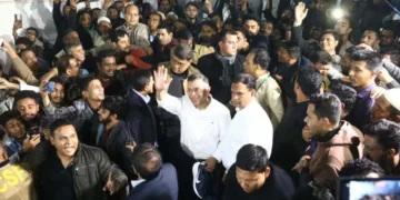 দুলাভাই দুলাভাই স্লোগানে তারেক রহমানকে বরণ