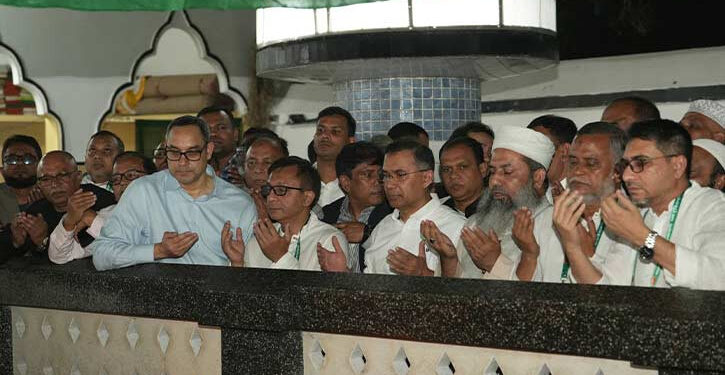 শাহজালালের (রহ.) মাজার জিয়ারত করলেন তারেক রহমান