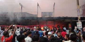 উত্তরায় ফার্নিচার মার্কেটে আগুন