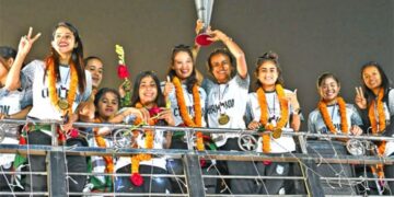 দেশে ফিরল সাফ ফুটসাল জয়ী নারী দল