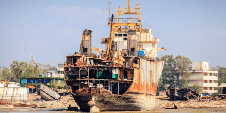 সীতাকুণ্ডে জাহাজভাঙা শিল্পে পাঁচ বছরে ১৭৯ দুর্ঘটনা: নিহত ৩৮