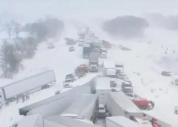 তীব্র তুষারঝড়ে বিপর্যস্ত যুক্তরাষ্ট্র: নিহত ২০