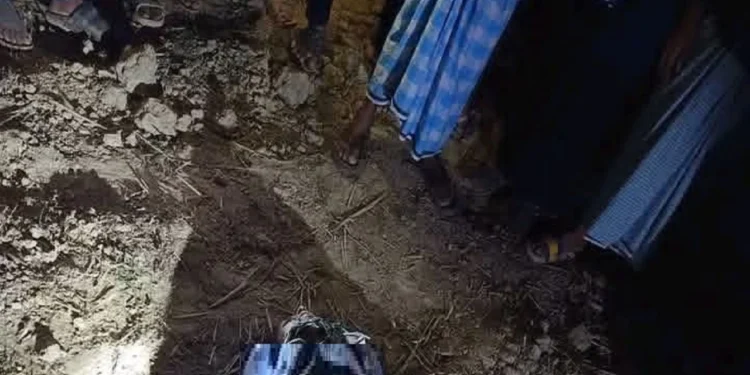 রামুতে ইজিবাইক চালককে গলা কেটে হত্যা