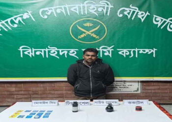 ঝিনাইদহে সেনা অভিযানে টিয়ারসেল-সাউন্ড গ্রেনেড উদ্ধার