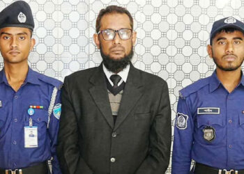 বিদেশি পিস্তল, ম্যাগাজিন, গুলিসহ কুমিল্লায় জামায়াতপন্থী আইনজীবী আটক