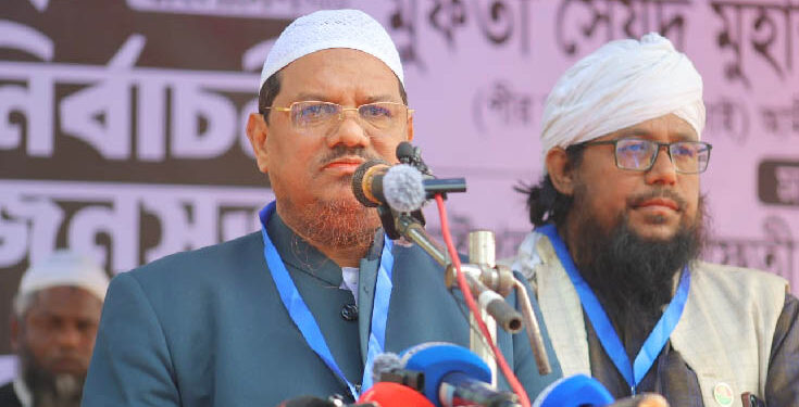 বেপর্দা মেয়েদের সঙ্গে সেলফি তোলেন জামায়াত আমির: চরমোনাই পীর