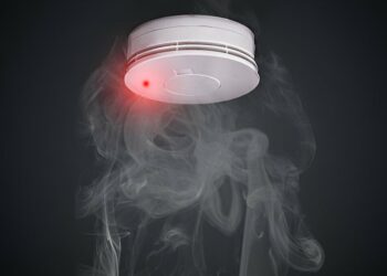 আগুনের আগেই সতর্কতা: জীবন বাঁচাচ্ছে স্মোক অ্যালার্ম