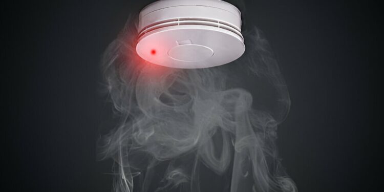 আগুনের আগেই সতর্কতা: জীবন বাঁচাচ্ছে স্মোক অ্যালার্ম