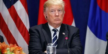 ইরানে ‘কঠোর’ পদক্ষেপ নেওয়ার হুঁশিয়ারি ট্রাম্পের