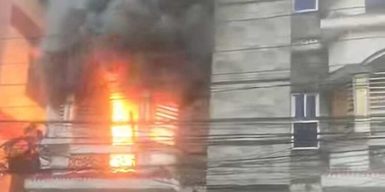 উত্তরায় বাড়িতে আগুন: নিহত ৬