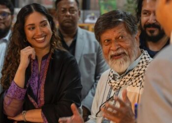 দৃক গ্যালারি পরিদর্শন করলেন জাইমা রহমান