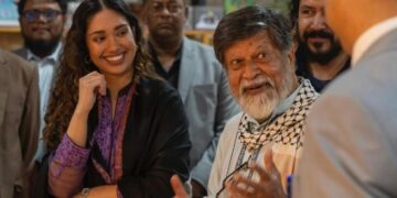 দৃক গ্যালারি পরিদর্শন করলেন জাইমা রহমান