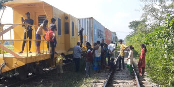 ভৈরবে বগি লাইনচ্যুত: ঢাকা-সিলেট-চট্টগ্রাম রুটে ট্রেন চলাচল বন্ধ