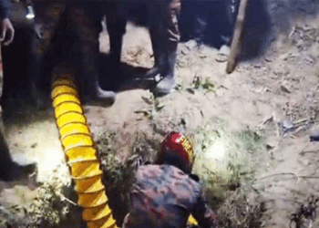 চট্টগ্রামে গভীর নলকূপের গর্তে পড়া শিশু মেজবাহ মারা গেছে