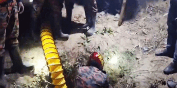 চট্টগ্রামে গভীর নলকূপের গর্তে পড়া শিশু মেজবাহ মারা গেছে