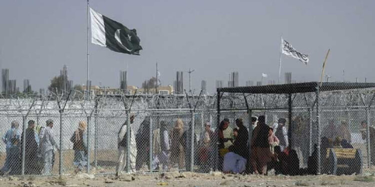 আফগানিস্তানে বিমান হামলা চালাল পাকিস্তান