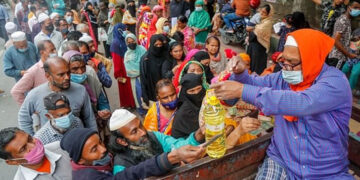 টিসিবির পণ্য কিনতে মানুষের লড়াই