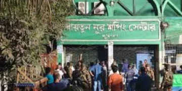 খুলনায় শপিং কমপ্লেক্সে আগুন