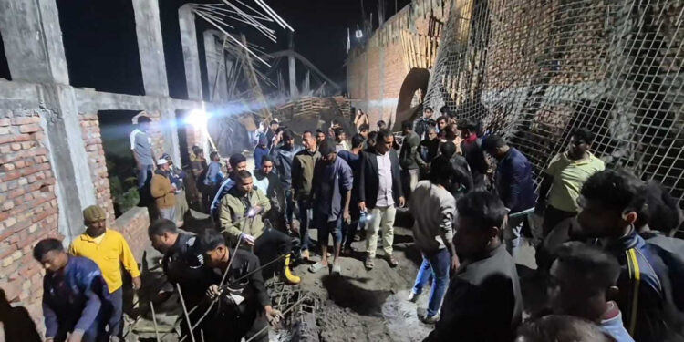 বগুড়ায় নির্মাণাধীন ভবনের ছাদ ধসে শ্রমিক নিহত