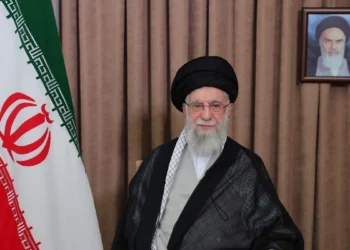 যুক্তরাষ্ট্র হামলা চালালে ‘আঞ্চলিক যুদ্ধের’ হুঁশিয়ারি খামেনির