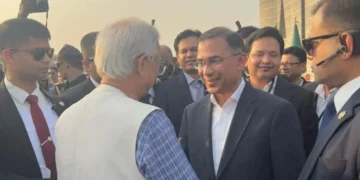 নবনির্বাচিত প্রধানমন্ত্রীর সঙ্গে শুভেচ্ছা বিনিময় বিদায়ী প্রধান উপদেষ্টার