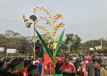 উৎসবমুখর পরিবেশে বরিশালে তারেক রহমানের জনসভায় নেতাকর্মীদের ঢল