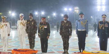 ভাষা শহীদদের প্রতি তিন বাহিনীর প্রধানের শ্রদ্ধা