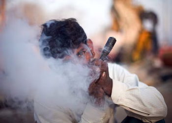 বাংলাদেশে গাঁজাখোর ৬১ লাখ, মাদকসেবী বেশি ময়মনসিংহে