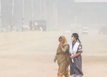 বায়ু দূষণের শীর্ষে ঢাকা