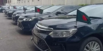 উপদেষ্টারা পতাকাবাহী গাড়িতে যাবেন শপথ অনুষ্ঠানে, ফিরবেন পতাকা ছাড়া