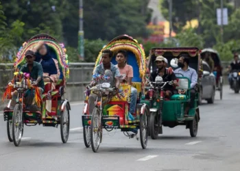 রাজধানীর সড়কে দাপিয়ে বেড়াচ্ছে অটোরিকশা