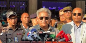 নৌ উপদেষ্টার হার্ডলাইনে যাওয়ার হুঁশিয়ারি