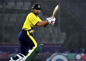 দুর্বার একাদশ ৭৬ রানে ধূমকেতুকে হারাল প্রথম ম্যাচে