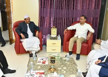 চরমোনাই পীরের বাসায় তারেক রহমান