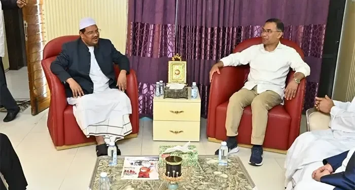 চরমোনাই পীরের বাসায় তারেক রহমান