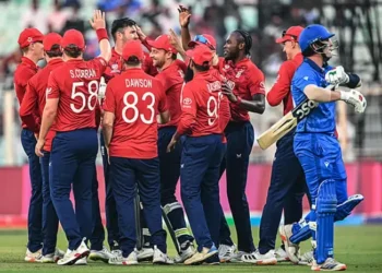 ইতালিকে হারিয়ে সুপার এইটে ইংল্যান্ড