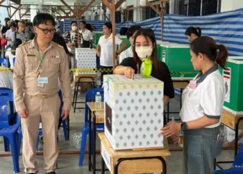 ভোটগ্রহণ শুরু থাইল্যান্ডে, চলছে সংবিধান নিয়ে গণভোট