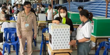 ভোটগ্রহণ শুরু থাইল্যান্ডে, চলছে সংবিধান নিয়ে গণভোট