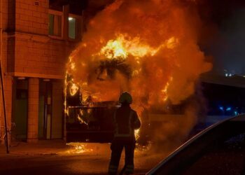 কেরানীগঞ্জে মধ্যরাতে যাত্রীবাহী বাসে আগুন