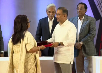 একুশে পদক প্রদান করলেন প্রধানমন্ত্রী তারেক রহমান