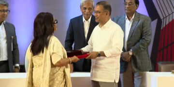 একুশে পদক প্রদান করলেন প্রধানমন্ত্রী তারেক রহমান