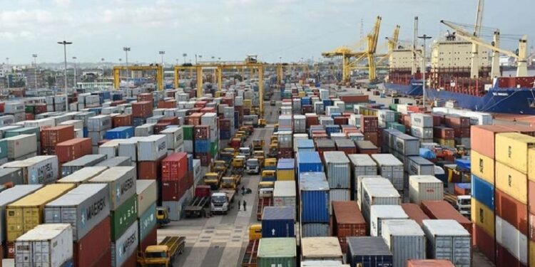 বন্দরে অস্থিরতা নিরসনে কর্তৃপক্ষের জরুরি সভা, থাকছেন উপদেষ্টা