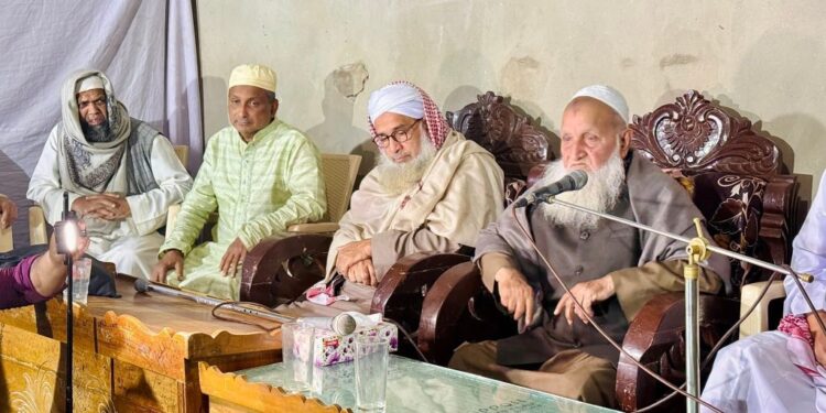 জামায়াতের বিরুদ্ধে হেফাজত আমিরের ‘জিহাদ’ ঘোষণা ধানের শীষে সমর্থন