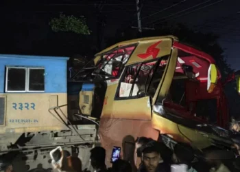 মধ্যরাতে কুমিল্লায় বাসে ট্রেনের ধাক্কা নিহত ১২