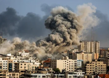 ছাড় দিচ্ছে না কেউ, বড় হচ্ছে যুদ্ধ