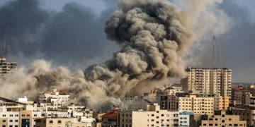 ছাড় দিচ্ছে না কেউ, বড় হচ্ছে যুদ্ধ