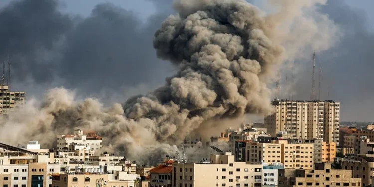 ছাড় দিচ্ছে না কেউ, বড় হচ্ছে যুদ্ধ